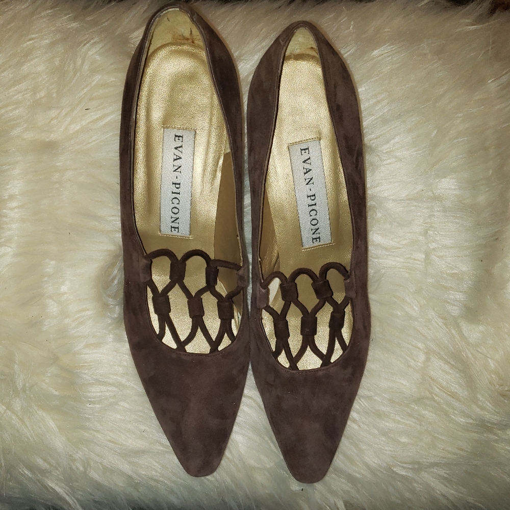 Evan Picone Suede Pumps